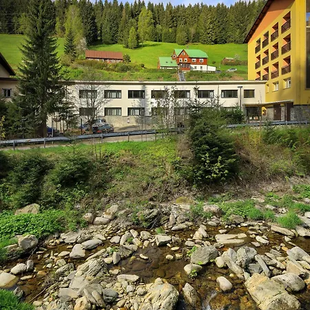 Riverside דירה *